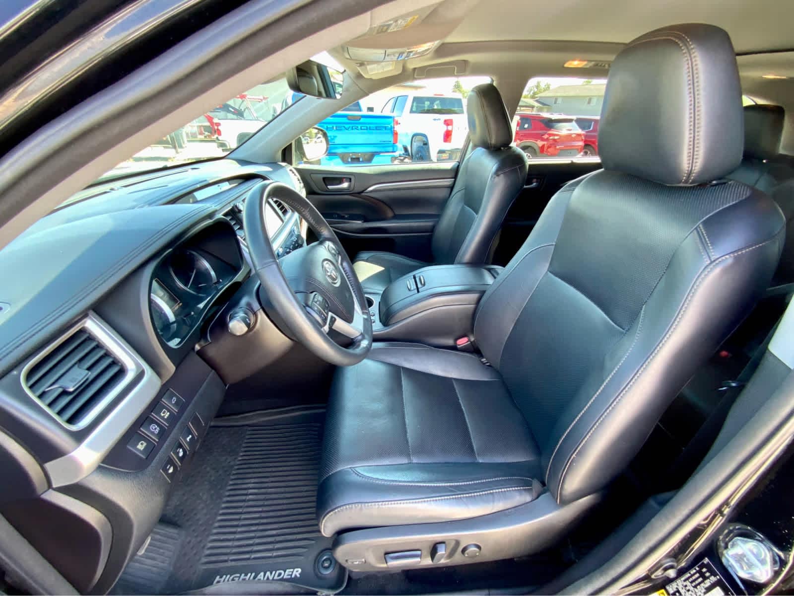Thumbnail: 2018 Toyota Highlander - 25