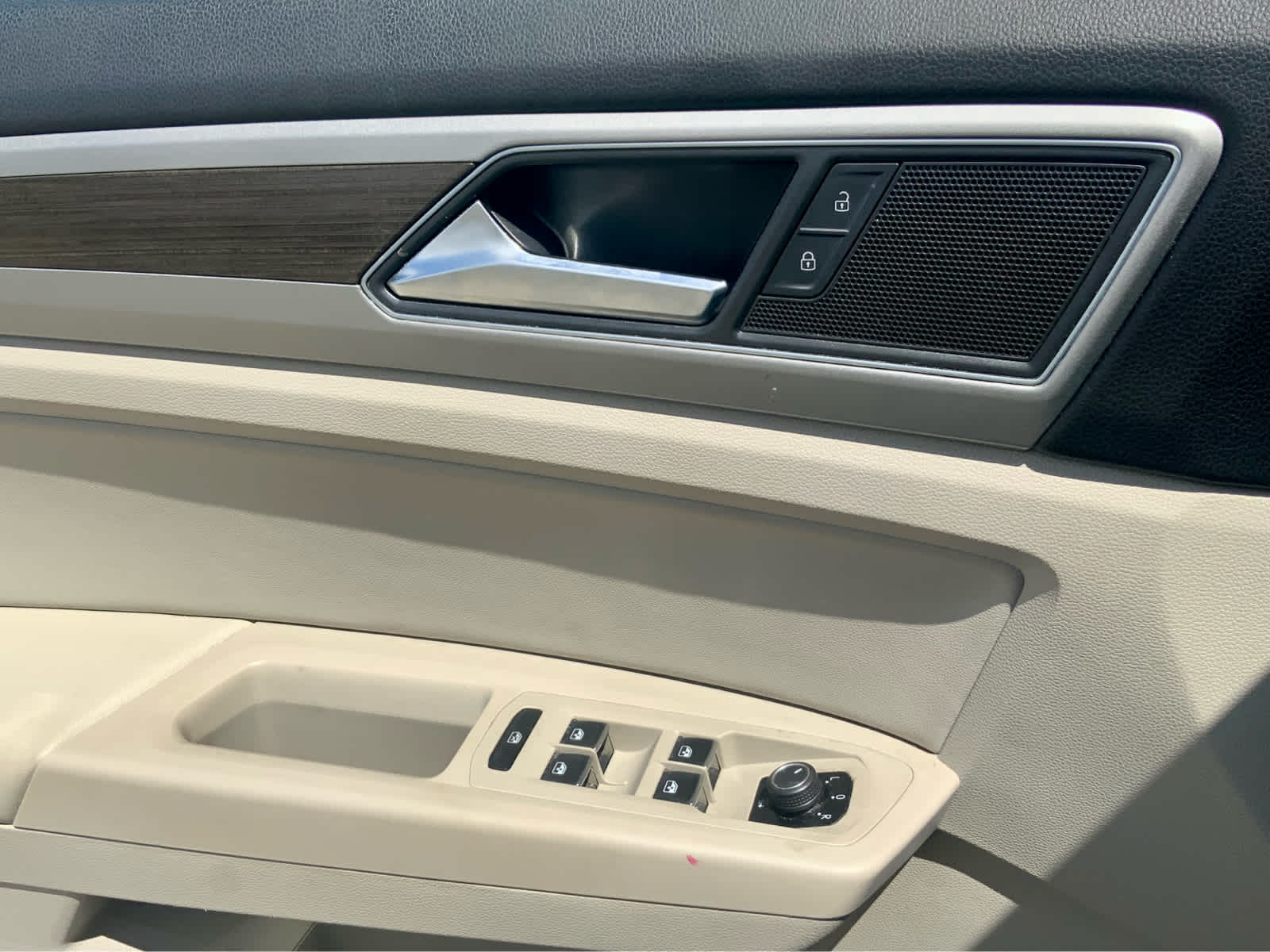 Thumbnail: 2018 Volkswagen Atlas - 50