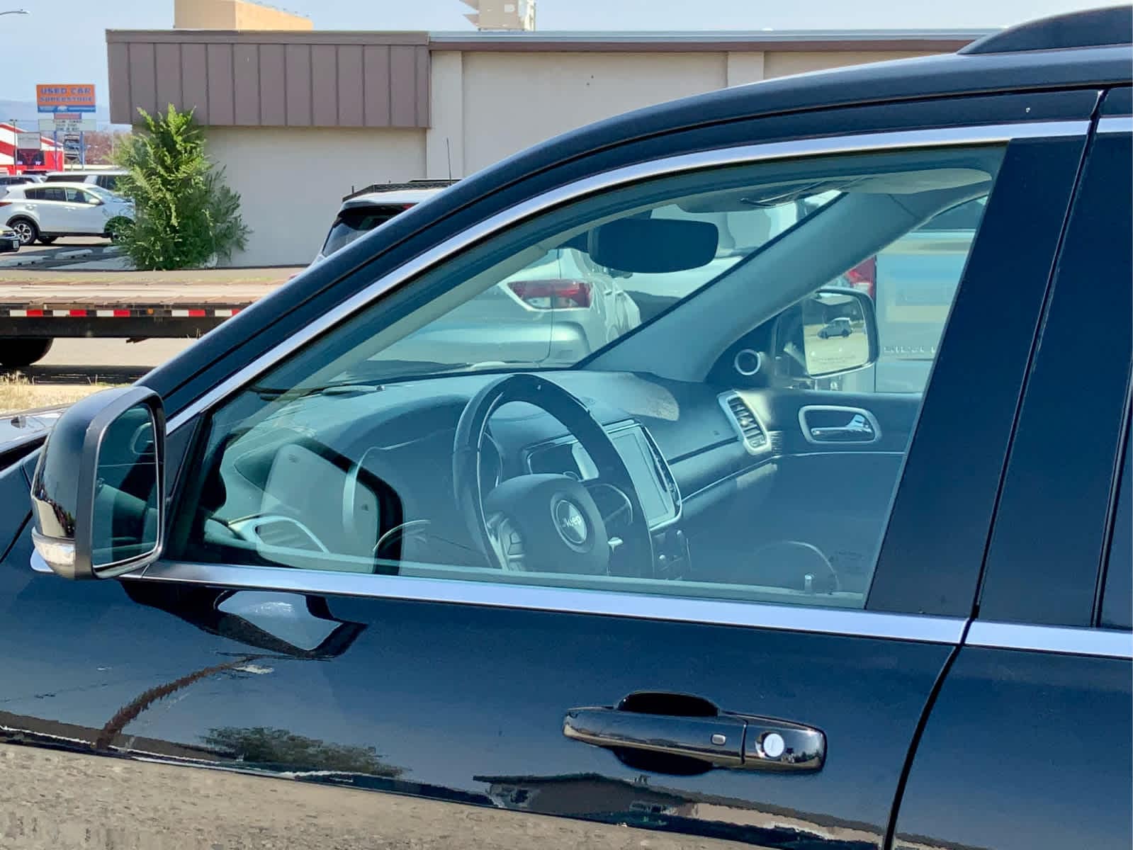 Thumbnail: 2021 Jeep Grand Cherokee - 14