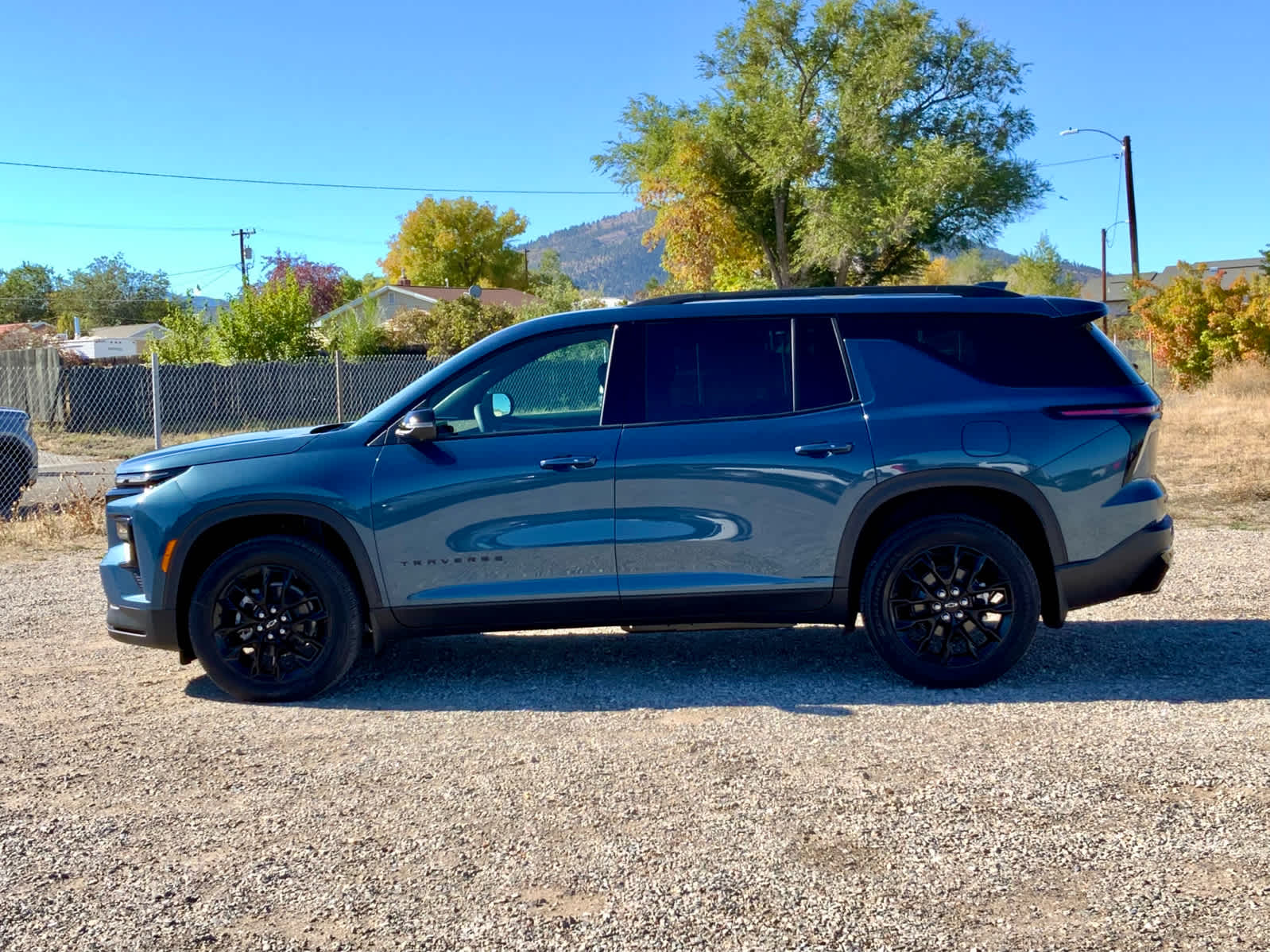 2026 Chevrolet Traverse 2LT photo 2