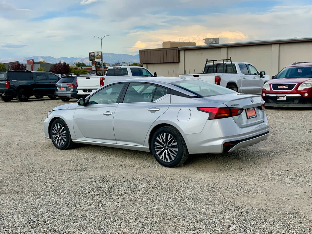 Used 2025 Nissan Altima SV Sedan