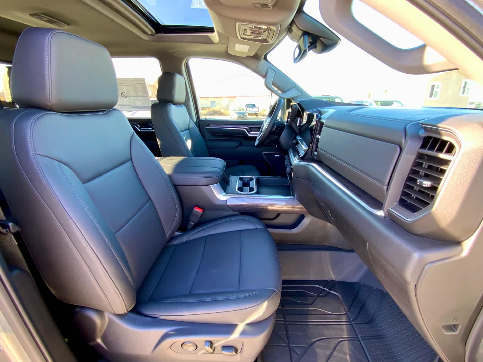 Thumbnail: 2026 Chevrolet Silverado 3500 - 33