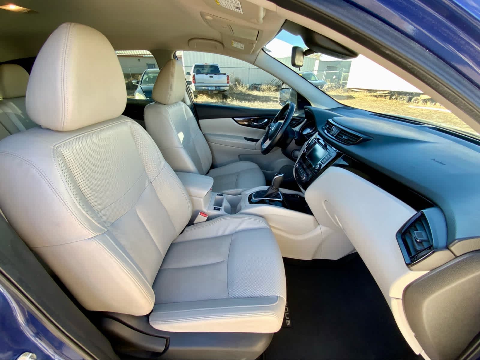 Thumbnail: 2022 Nissan Rogue Sport - 25