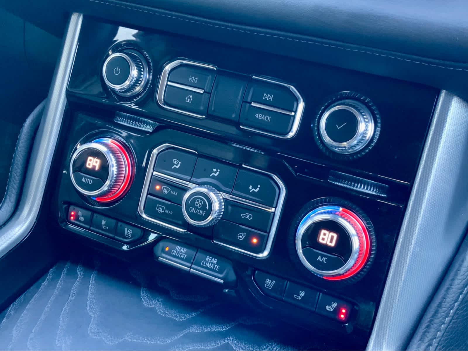 Thumbnail: 2023 GMC Yukon - 42