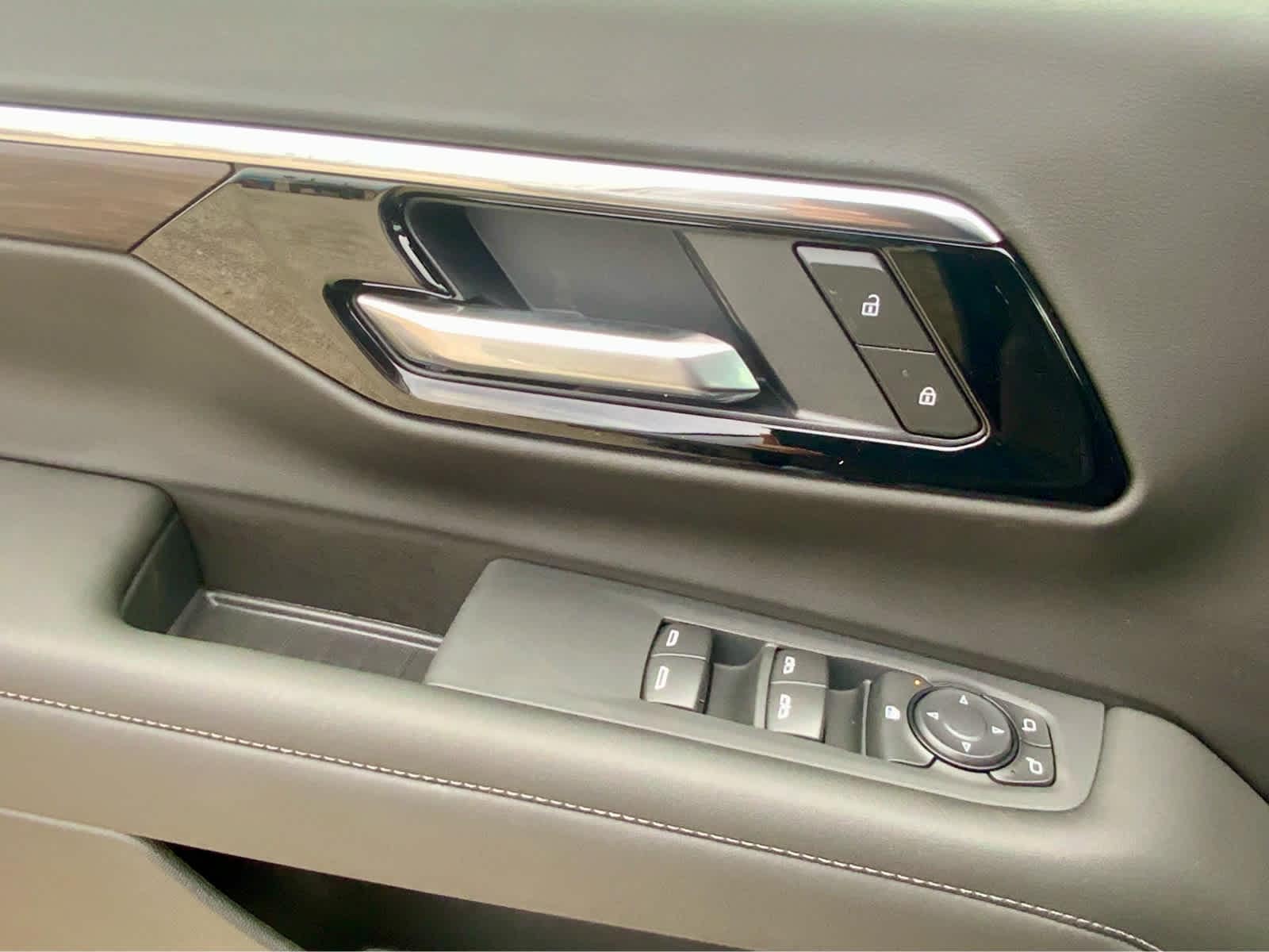 Thumbnail: 2026 Chevrolet Suburban - 46