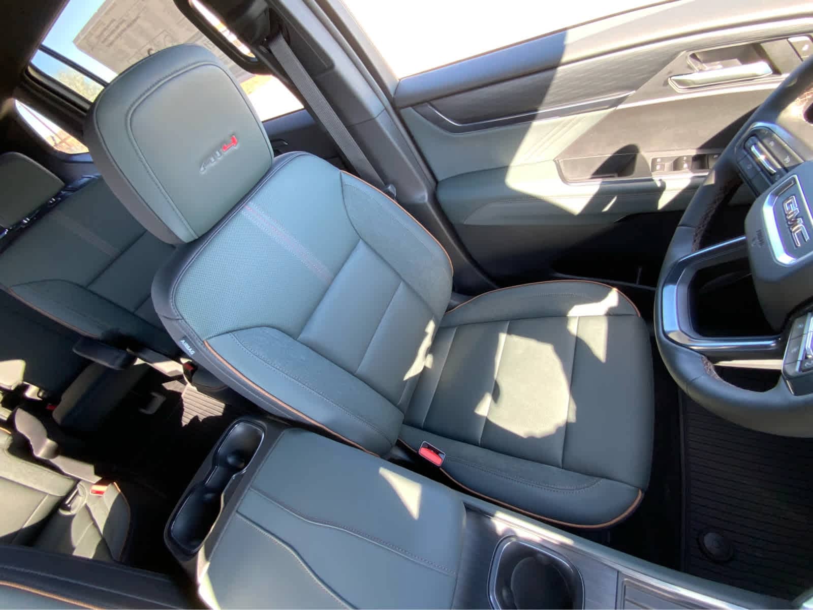 2025 GMC Acadia AT4 27