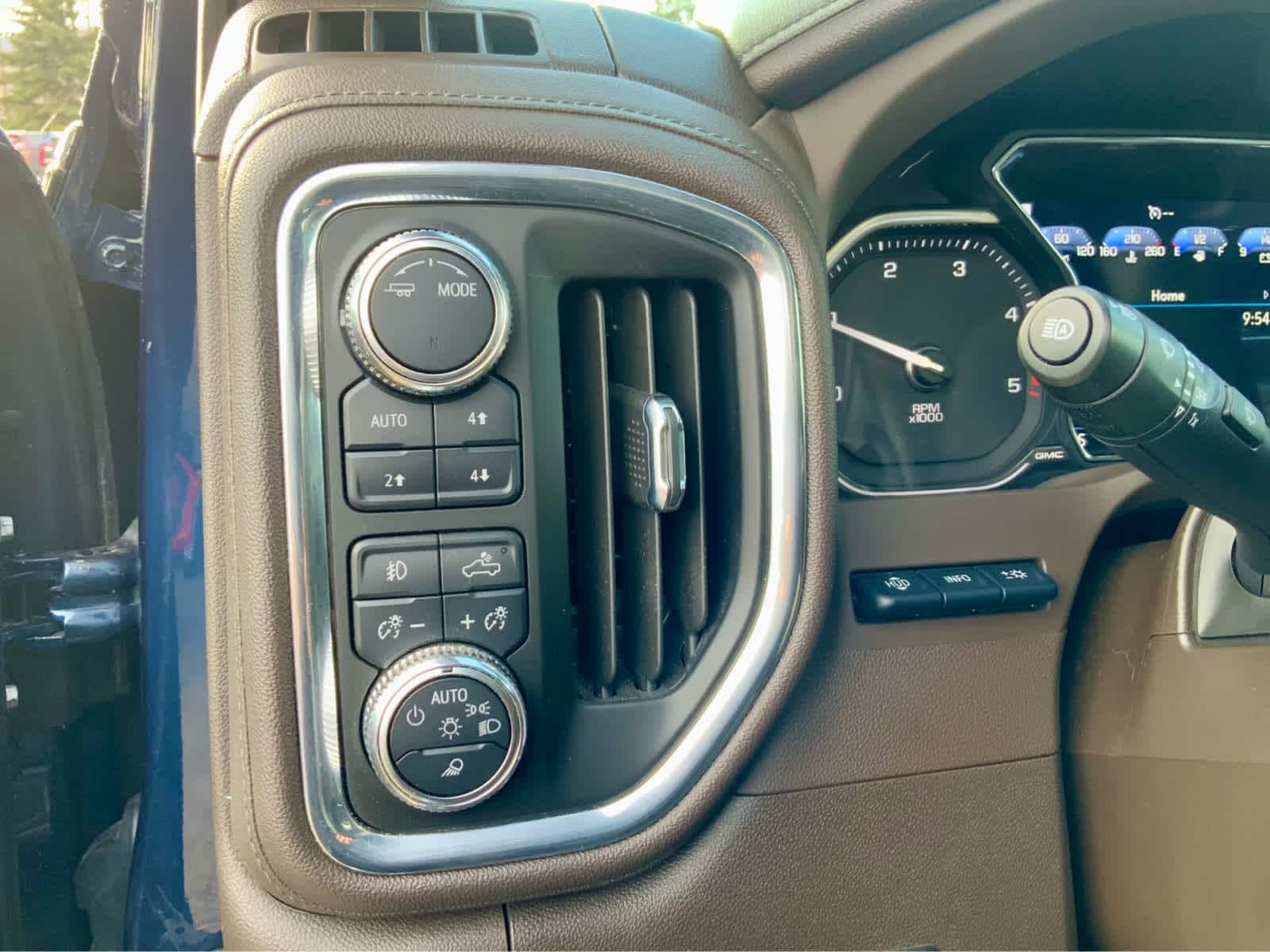 Thumbnail: 2023 GMC Sierra 3500 - 45