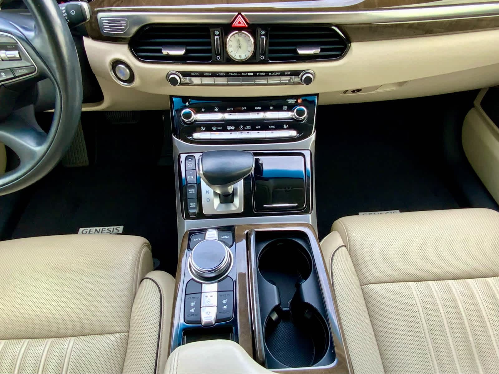 Thumbnail: 2017 Genesis G90 - 45