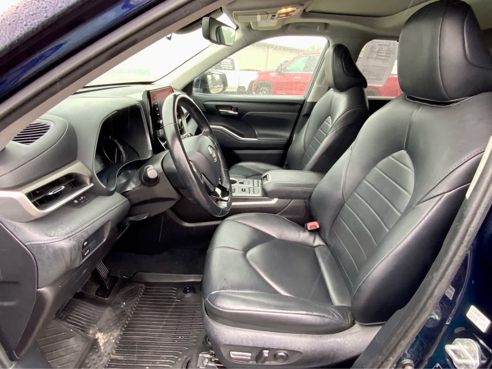 Thumbnail: 2021 Toyota Highlander - 25