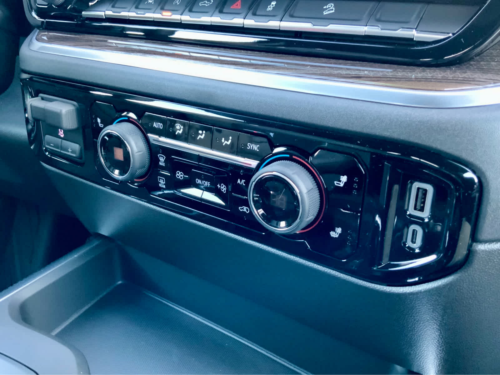 Thumbnail: 2026 Chevrolet Silverado 1500 - 51