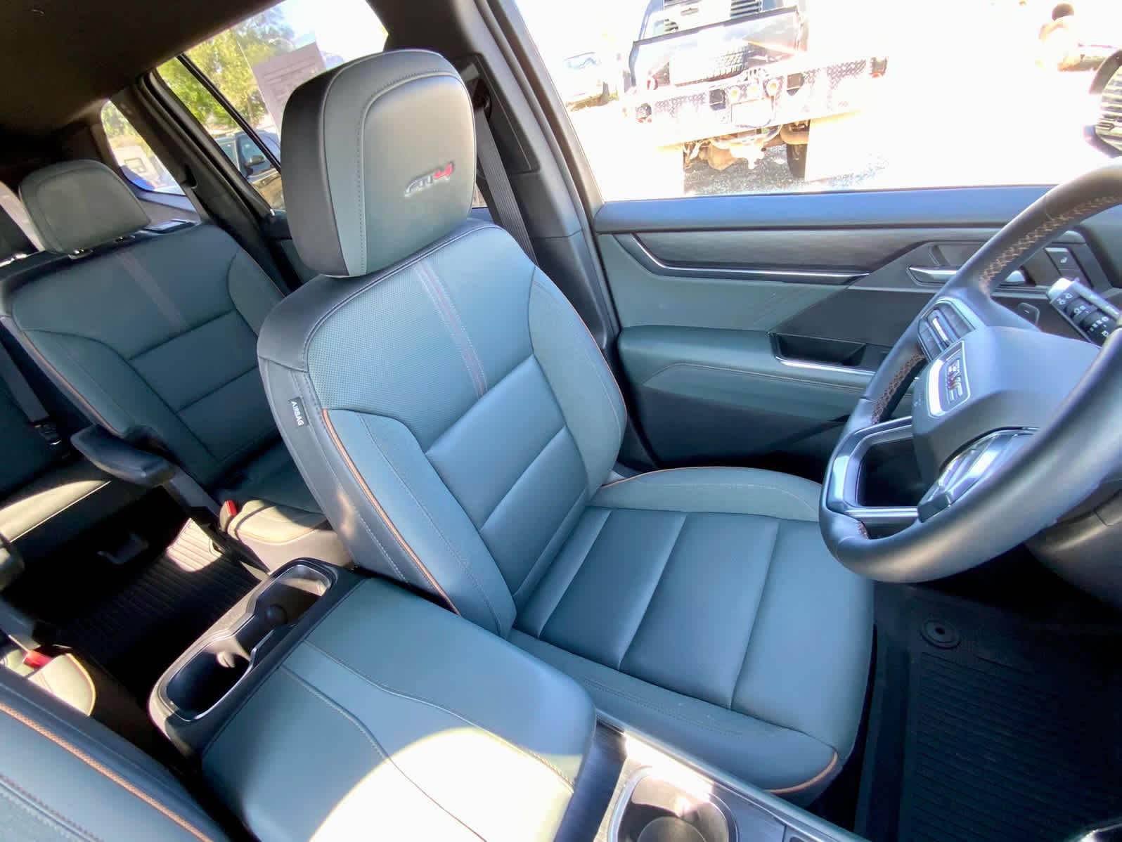 Thumbnail: 2024 GMC Acadia - 32