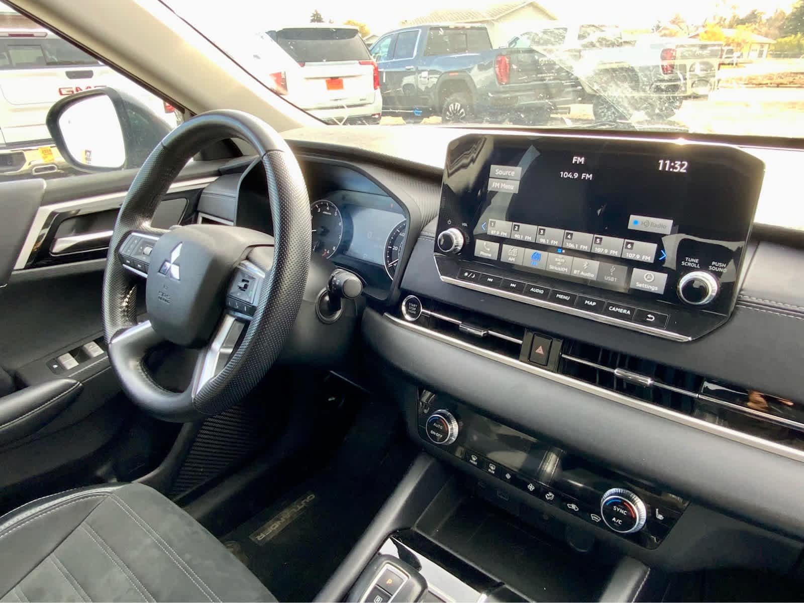 Thumbnail: 2024 Mitsubishi Outlander - 41