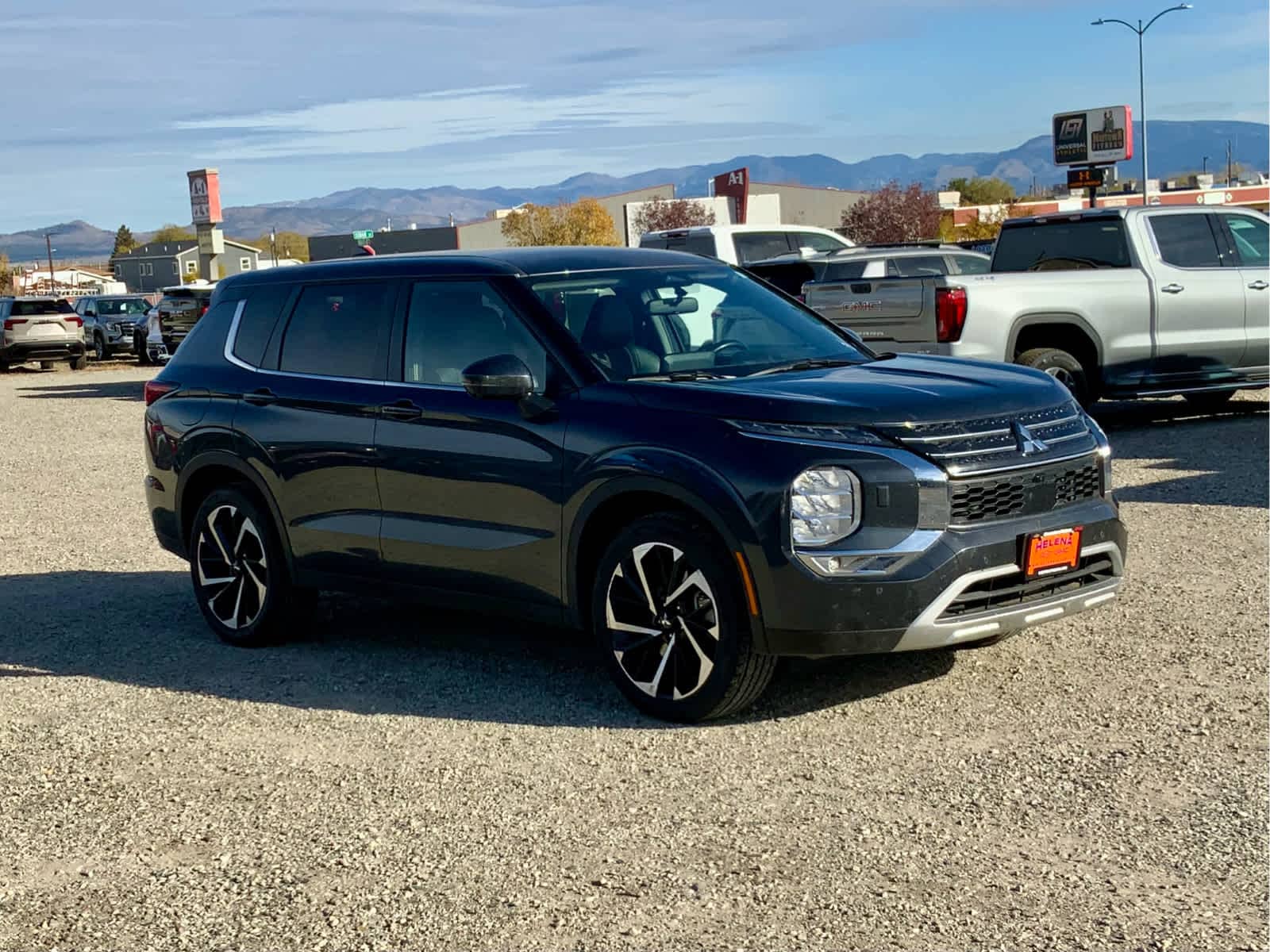 Thumbnail: 2024 Mitsubishi Outlander - 6