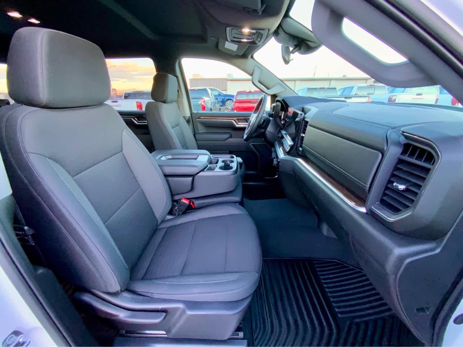 Thumbnail: 2026 Chevrolet Silverado 1500 - 31