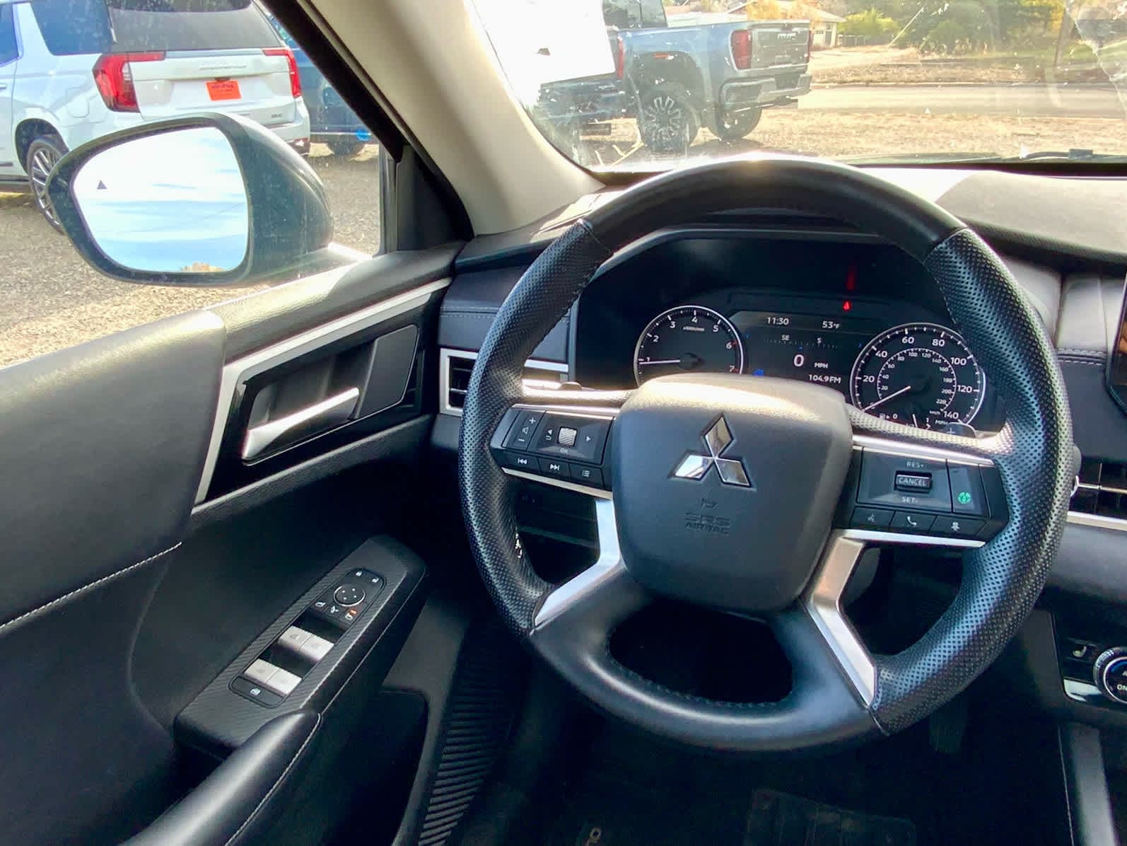 Thumbnail: 2024 Mitsubishi Outlander - 36