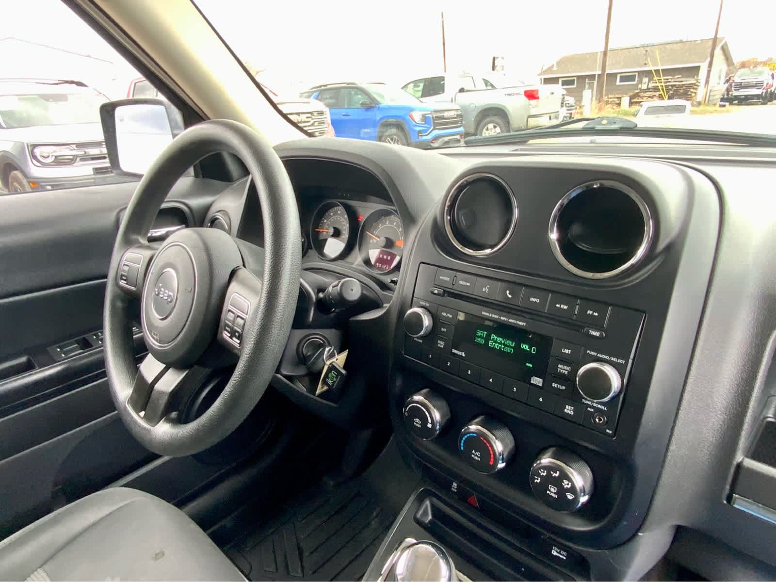 Thumbnail: 2016 Jeep Patriot - 41
