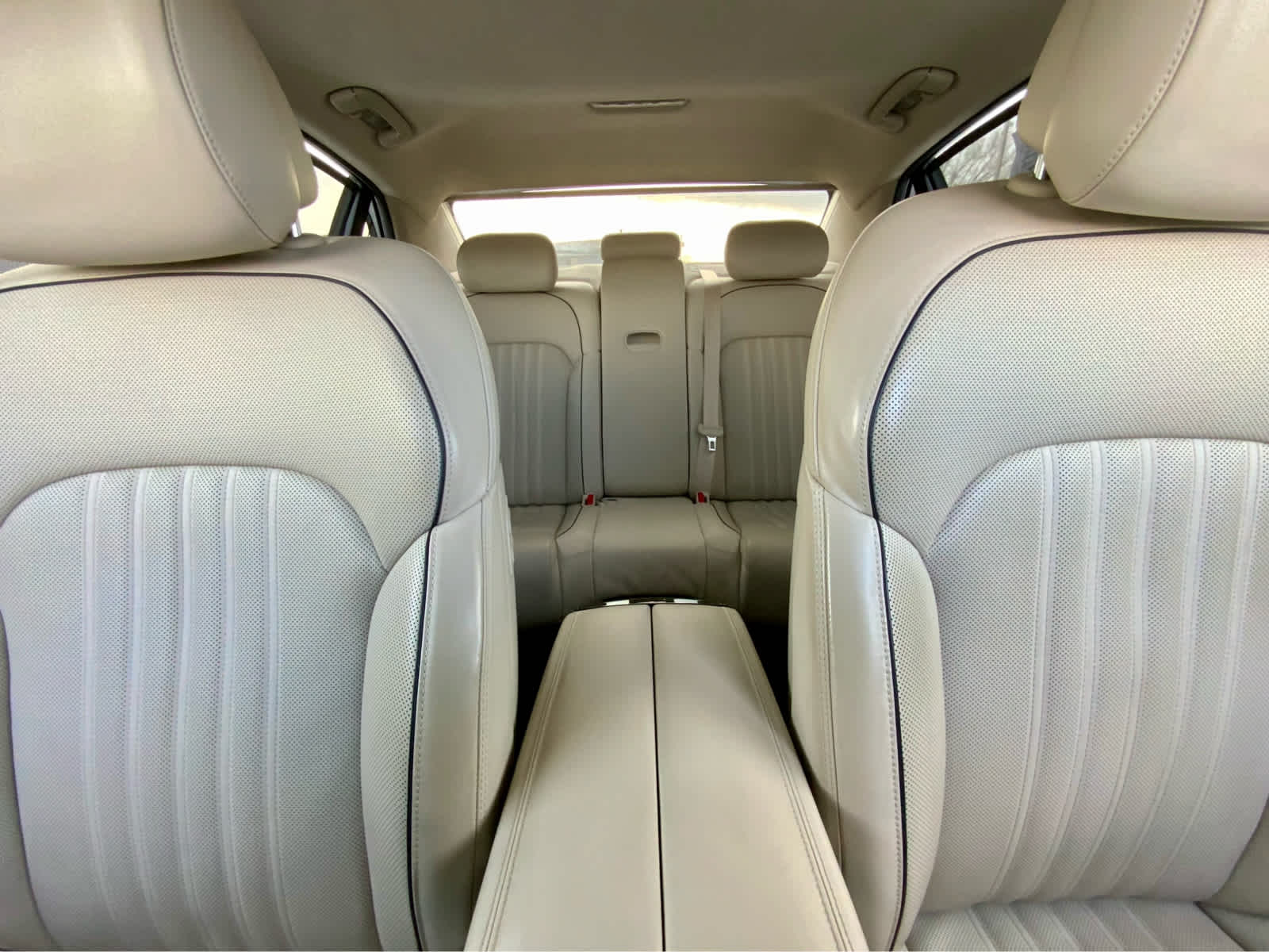 Thumbnail: 2017 Genesis G90 - 31