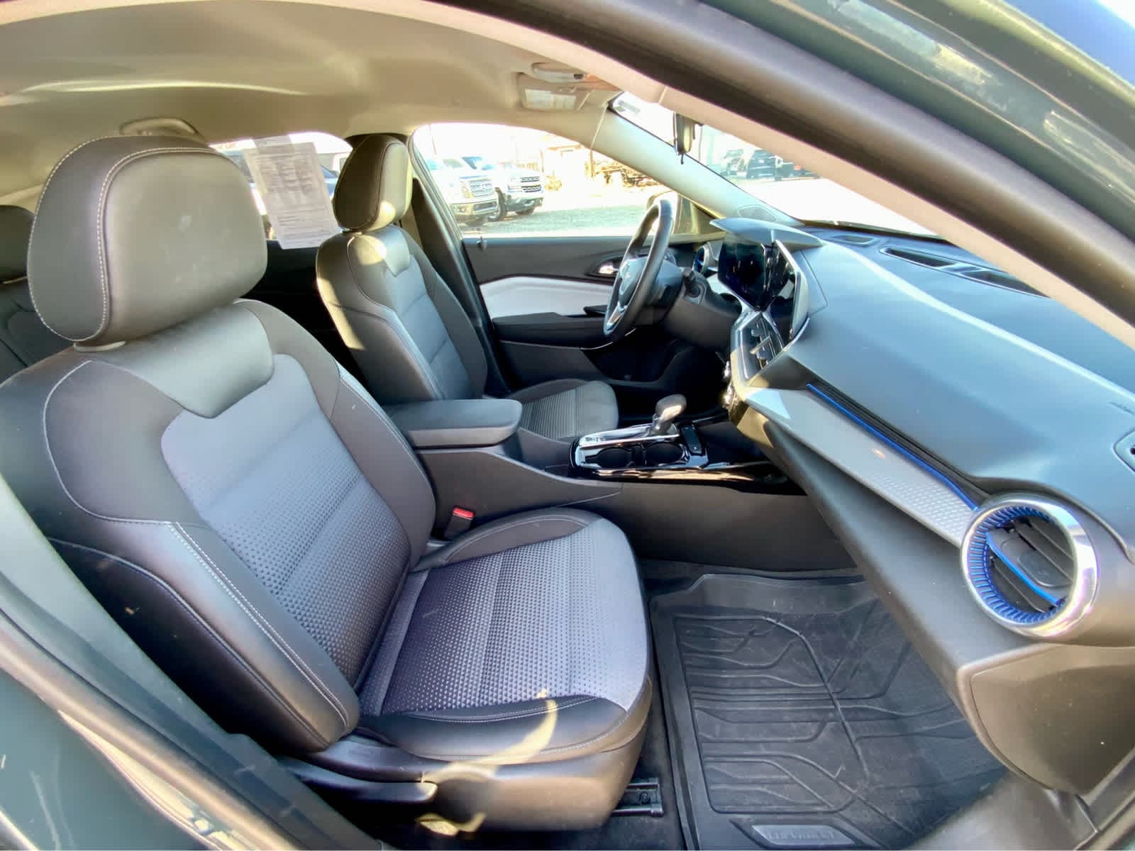 Thumbnail: 2025 Chevrolet Trax - 18