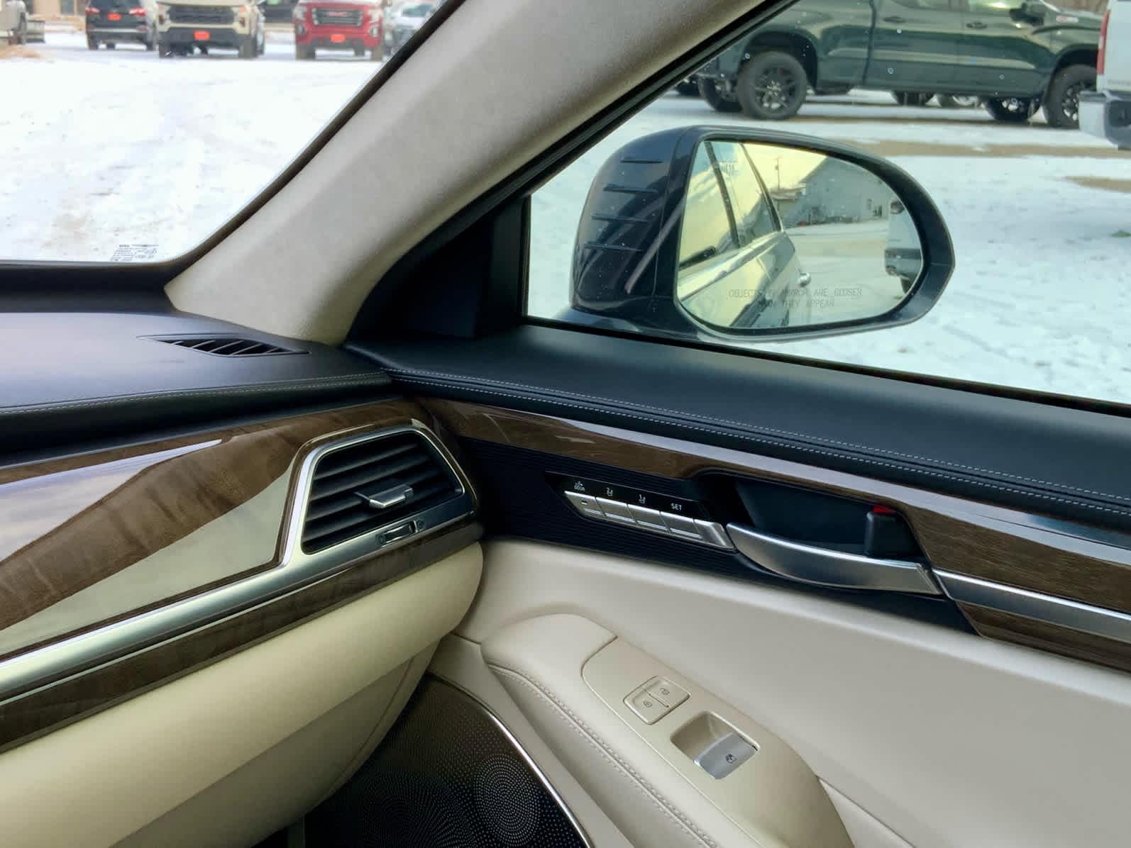 Thumbnail: 2017 Genesis G90 - 38