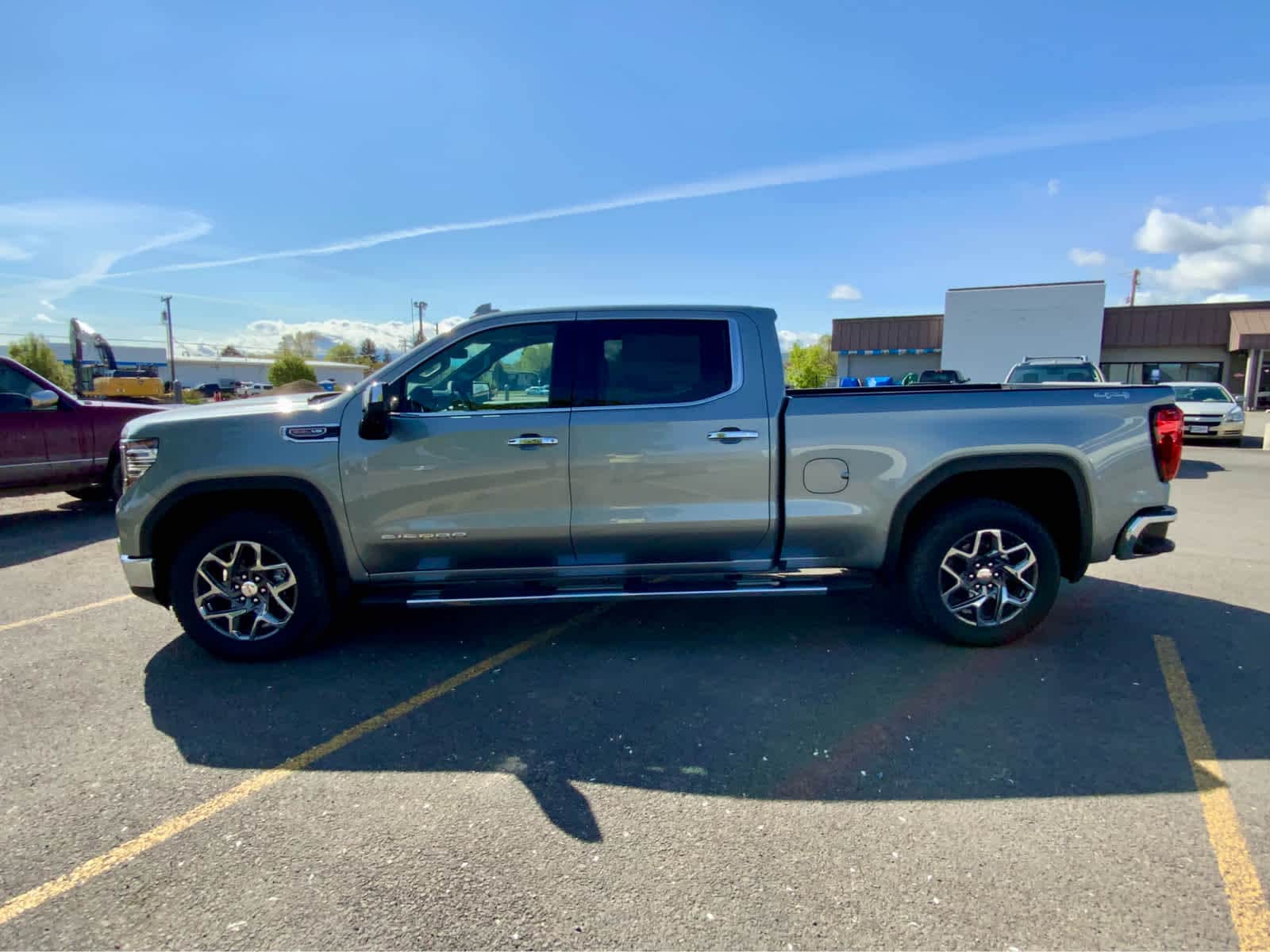 2025 GMC Sierra 1500 SLT 2