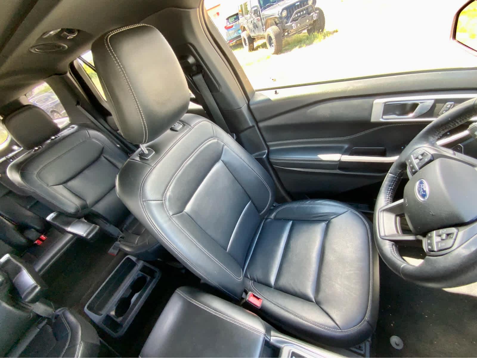 Thumbnail: 2020 Ford Explorer - 32