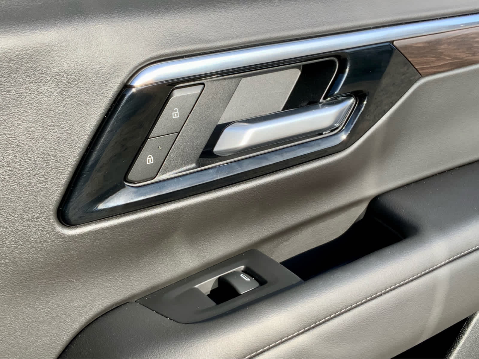 Thumbnail: 2025 Chevrolet Tahoe - 50