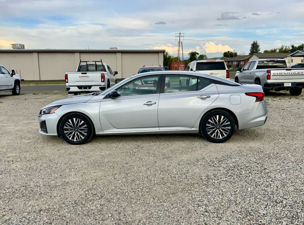 Used 2025 Nissan Altima SV Sedan