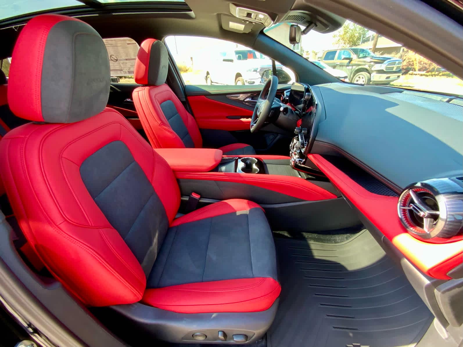 Thumbnail: 2025 Chevrolet Blazer EV - 25