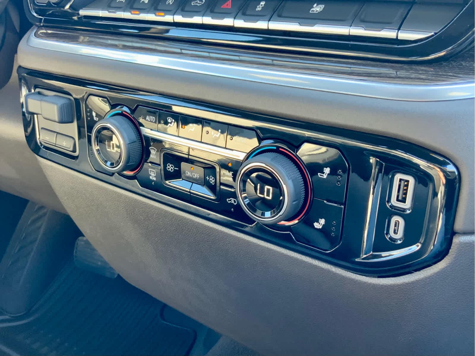 Thumbnail: 2026 Chevrolet Silverado 1500 - 51