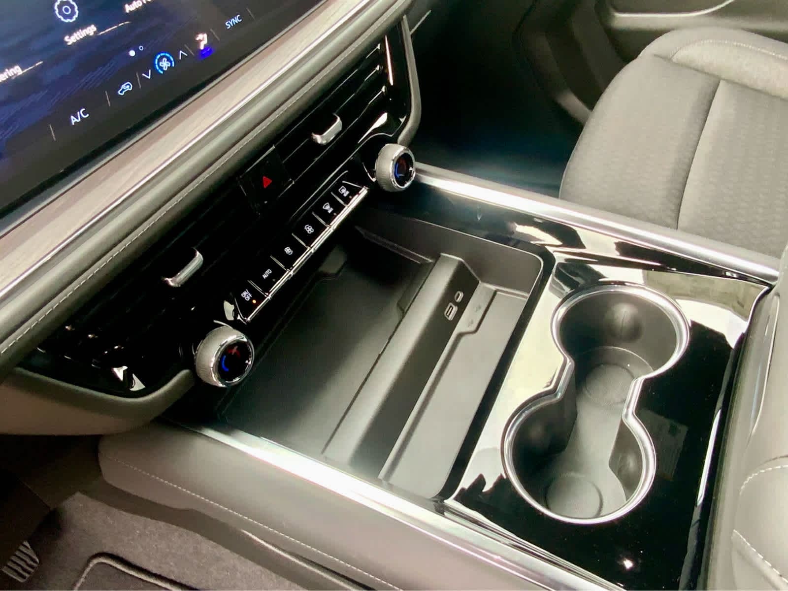 Thumbnail: 2026 Chevrolet Suburban - 44