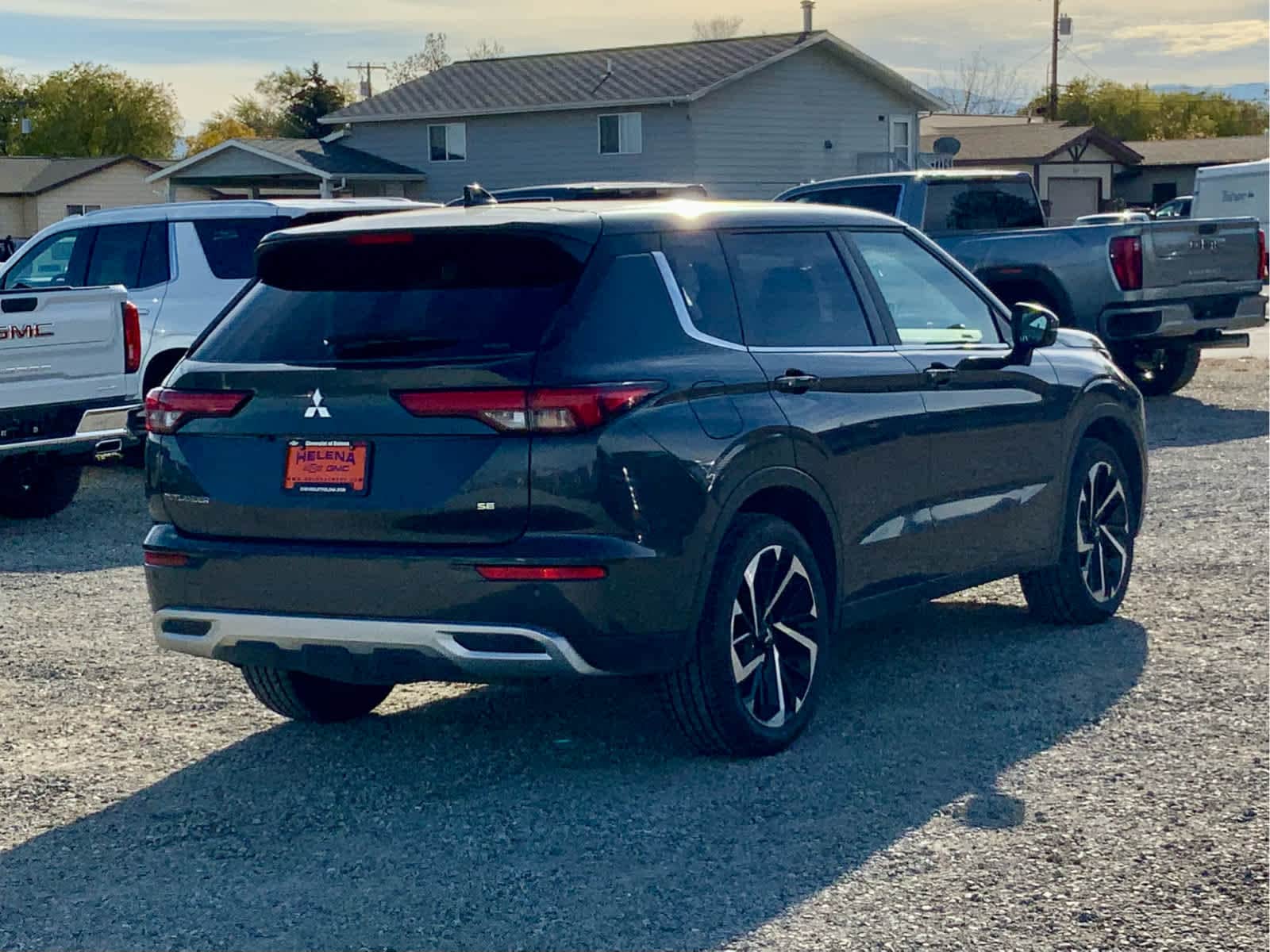 Thumbnail: 2024 Mitsubishi Outlander - 4