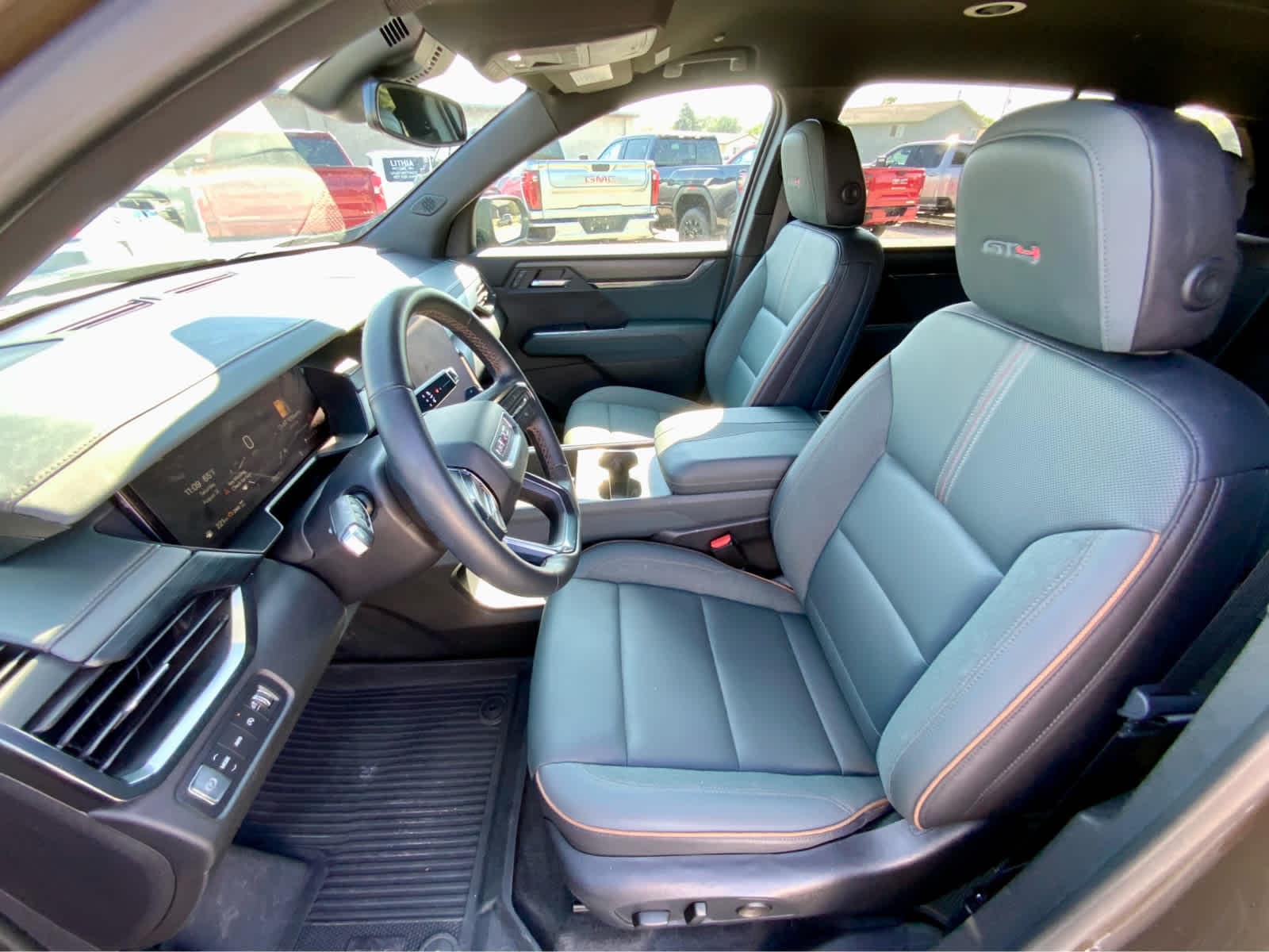 Thumbnail: 2024 GMC Acadia - 24