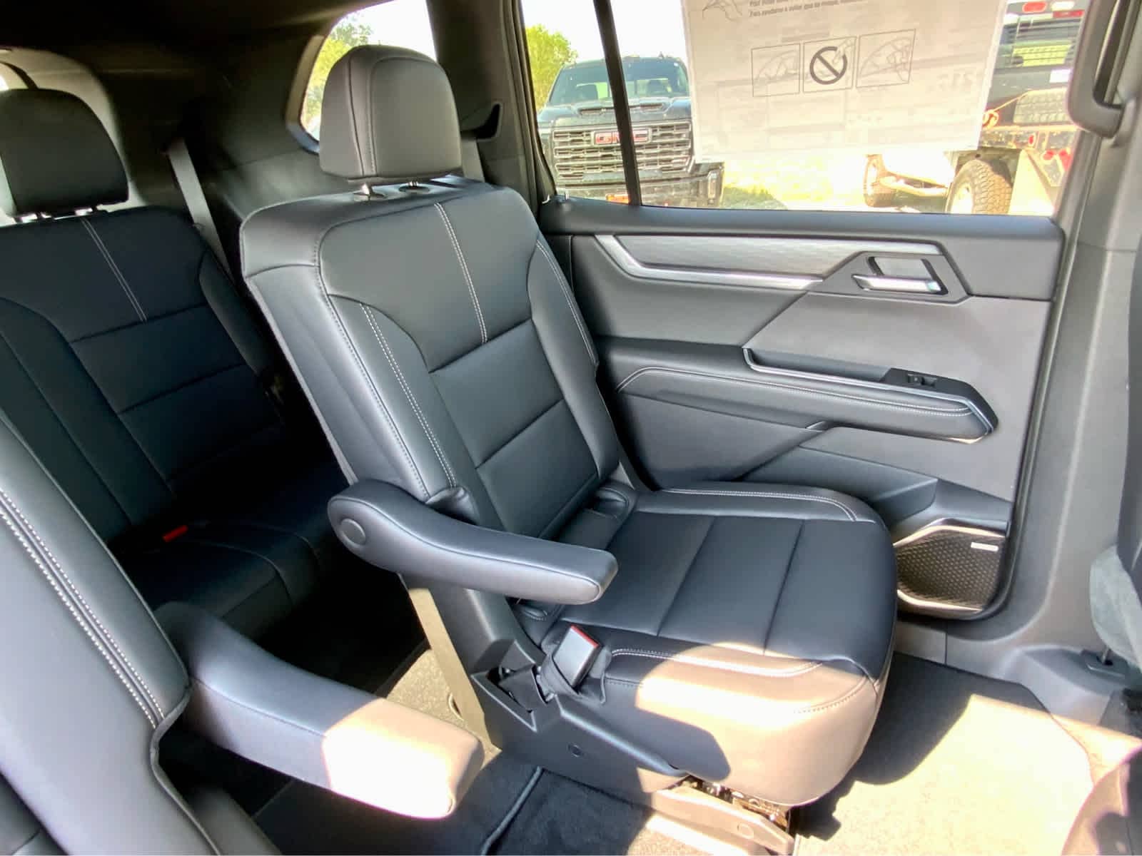 Thumbnail: 2026 GMC Acadia - 31