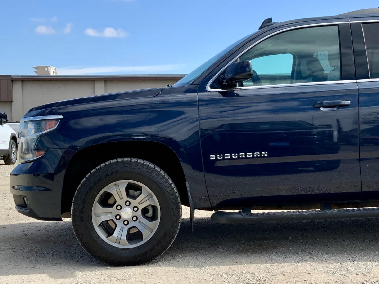 Thumbnail: 2017 Chevrolet Suburban - 10