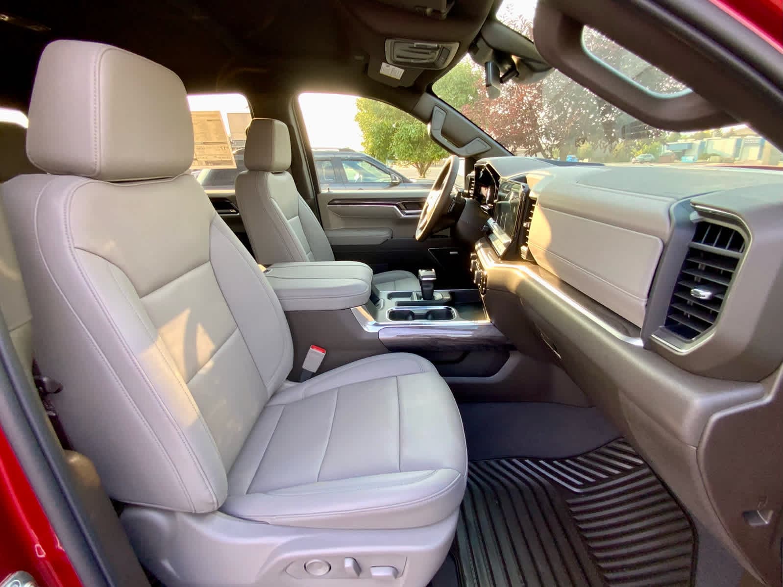 Thumbnail: 2026 Chevrolet Silverado 1500 - 29