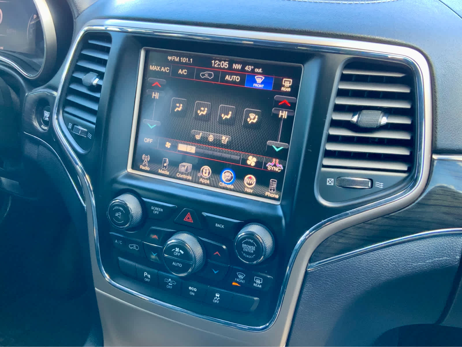 Thumbnail: 2015 Jeep Grand Cherokee - 45