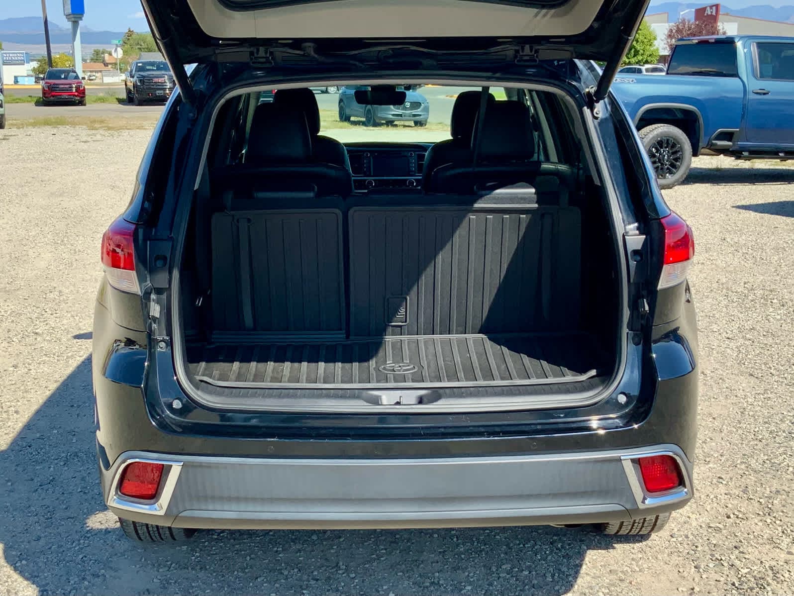 Thumbnail: 2018 Toyota Highlander - 17