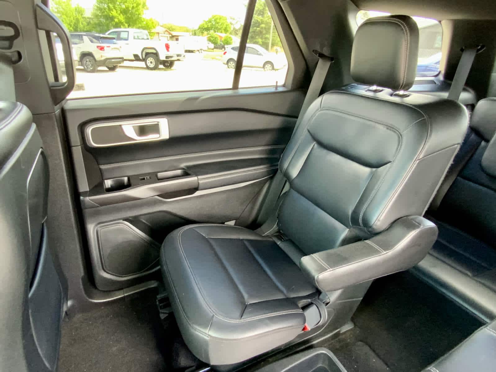 Thumbnail: 2020 Ford Explorer - 31