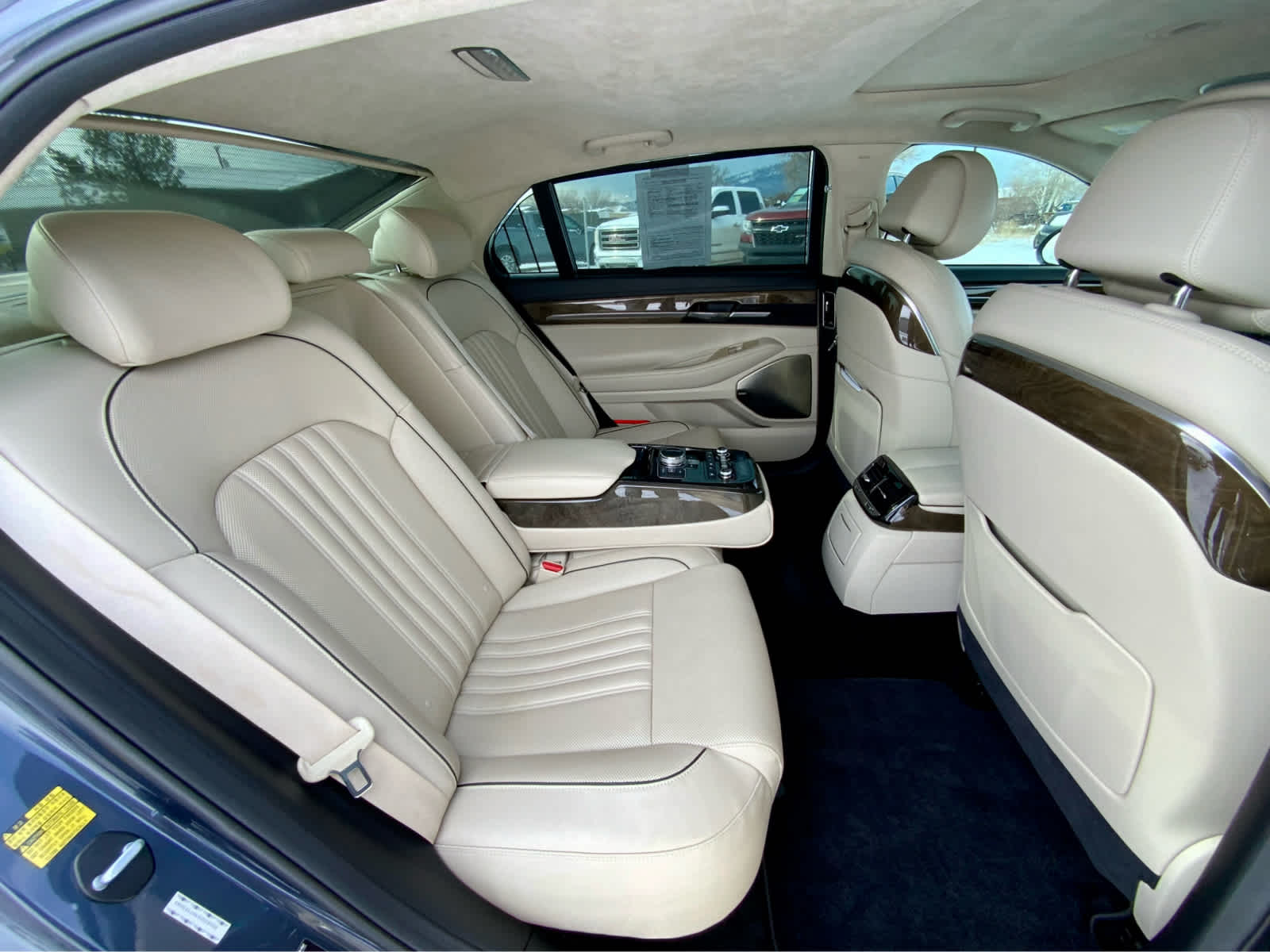 Thumbnail: 2017 Genesis G90 - 26