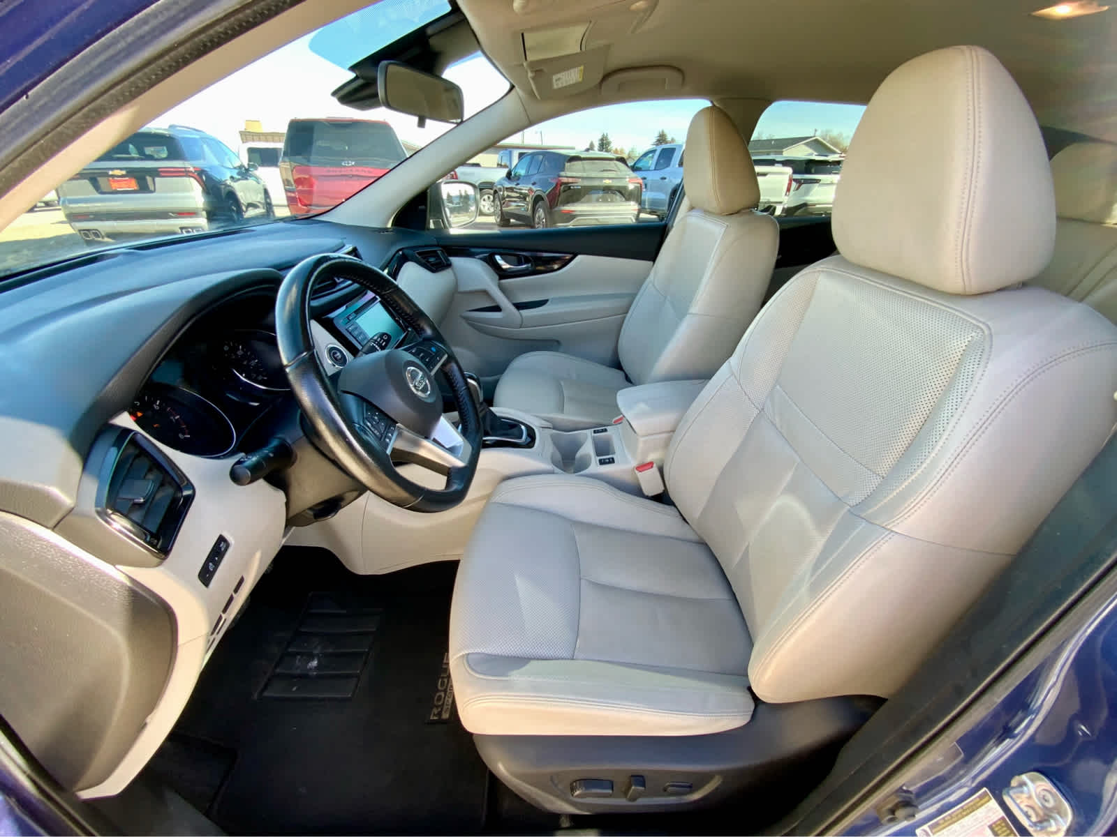 Thumbnail: 2022 Nissan Rogue Sport - 24