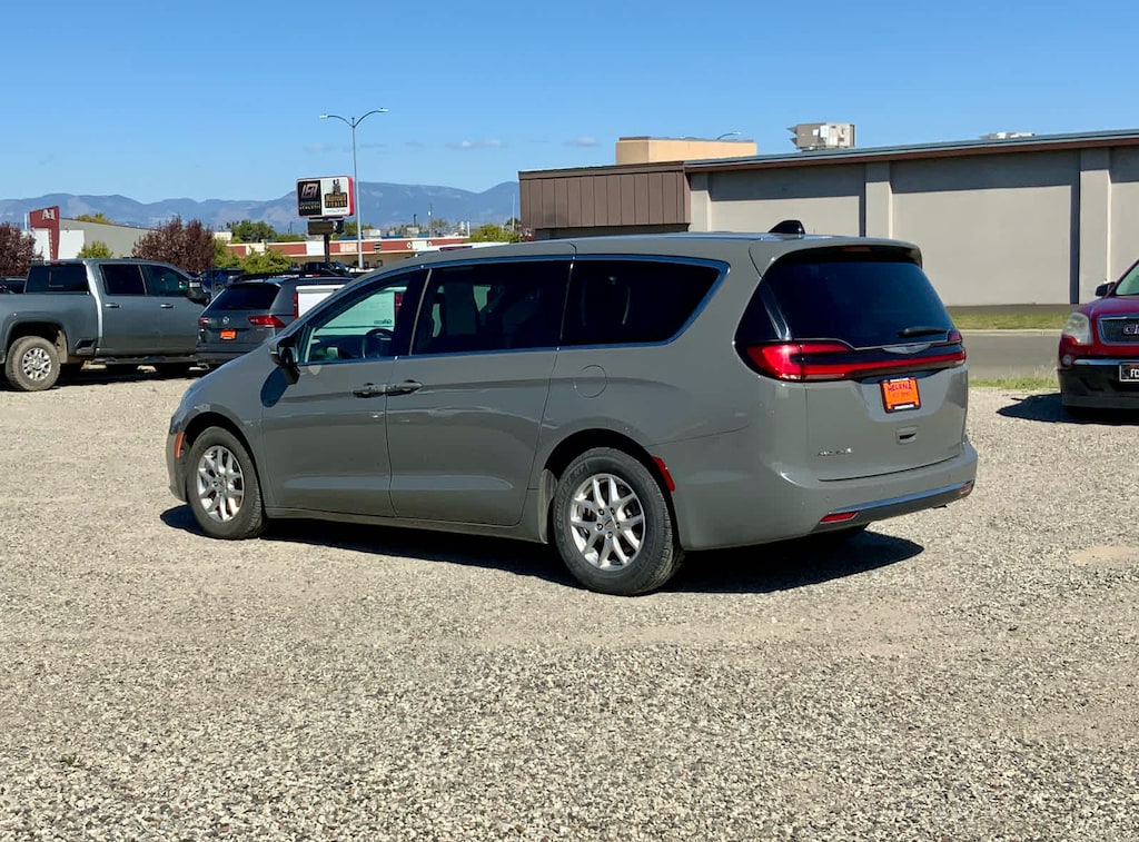 Used 2023 Chrysler Pacifica Touring L Van Passenger Van