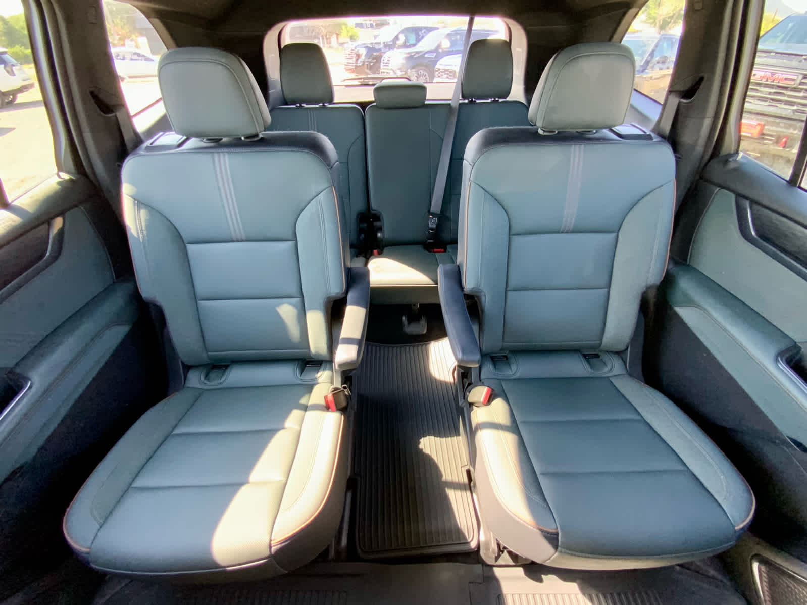 Thumbnail: 2024 GMC Acadia - 31