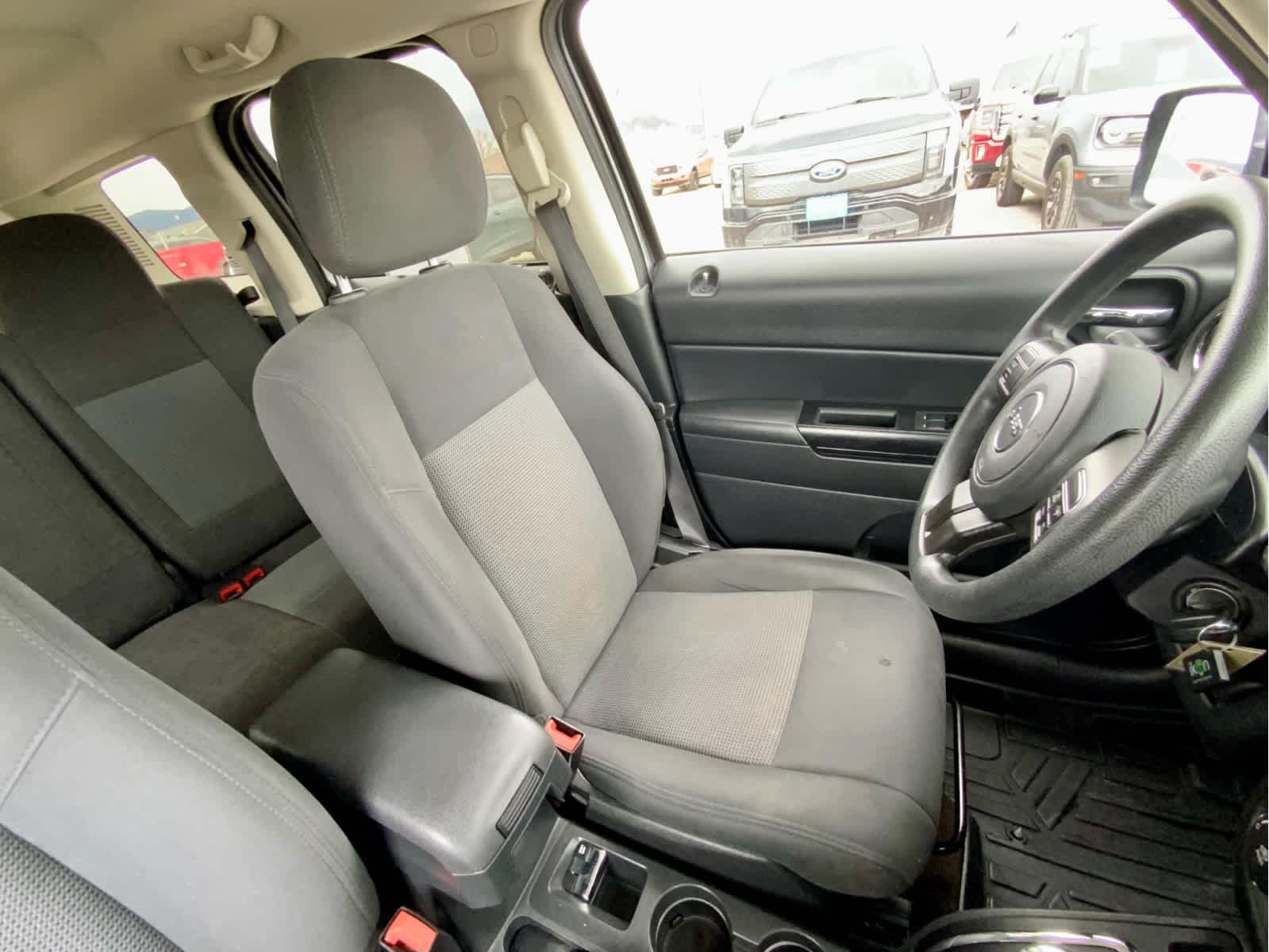 Thumbnail: 2016 Jeep Patriot - 28