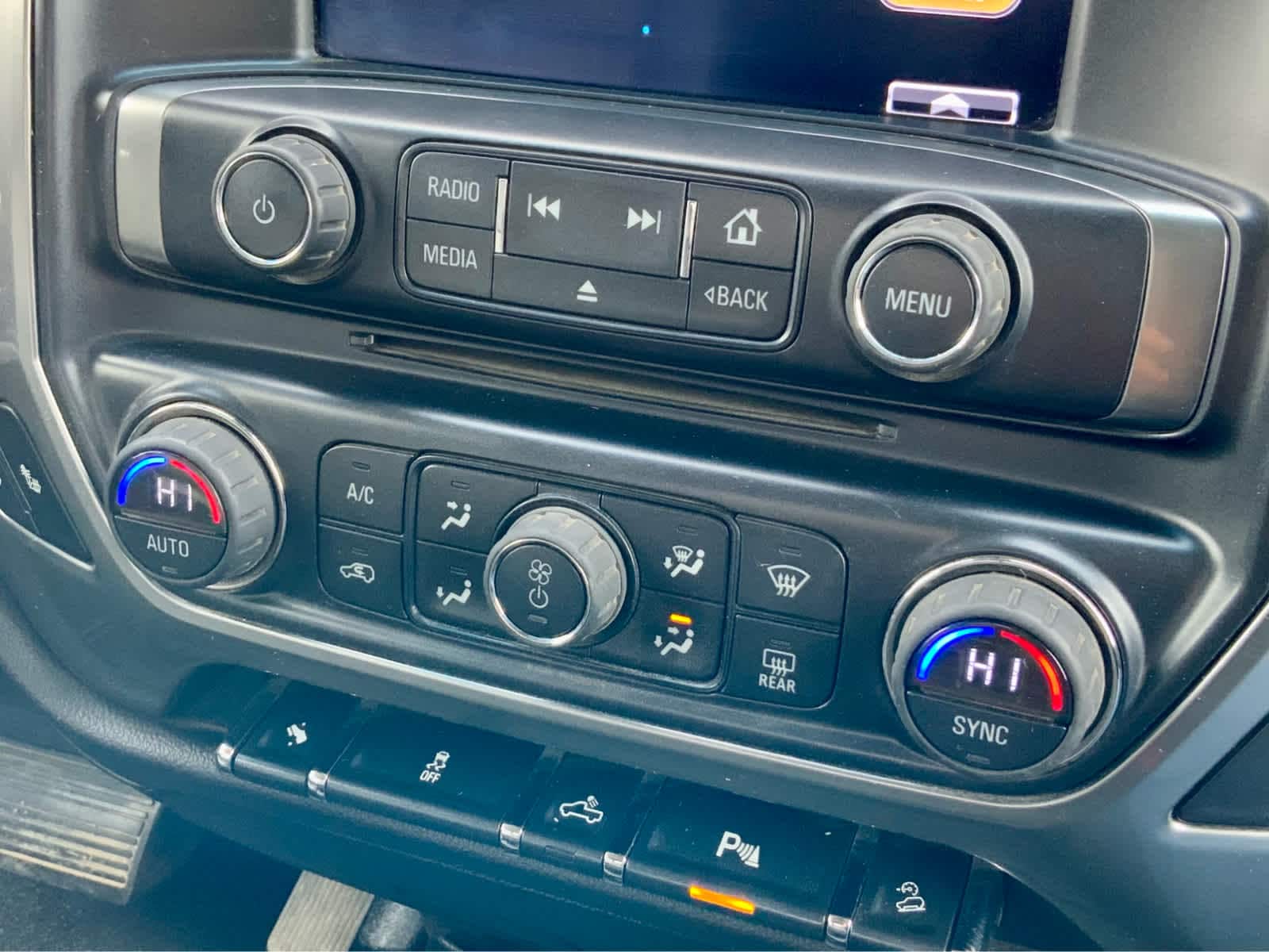 Thumbnail: 2015 Chevrolet Silverado 3500 - 44