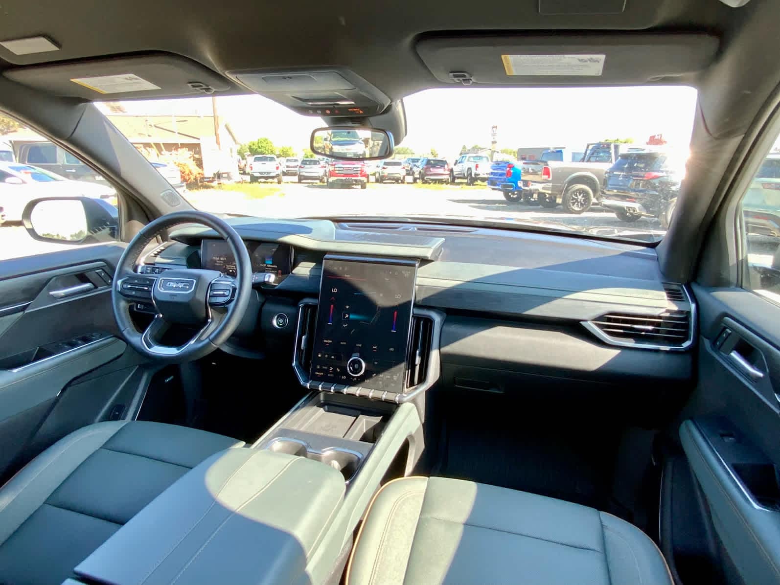 Thumbnail: 2024 GMC Acadia - 36