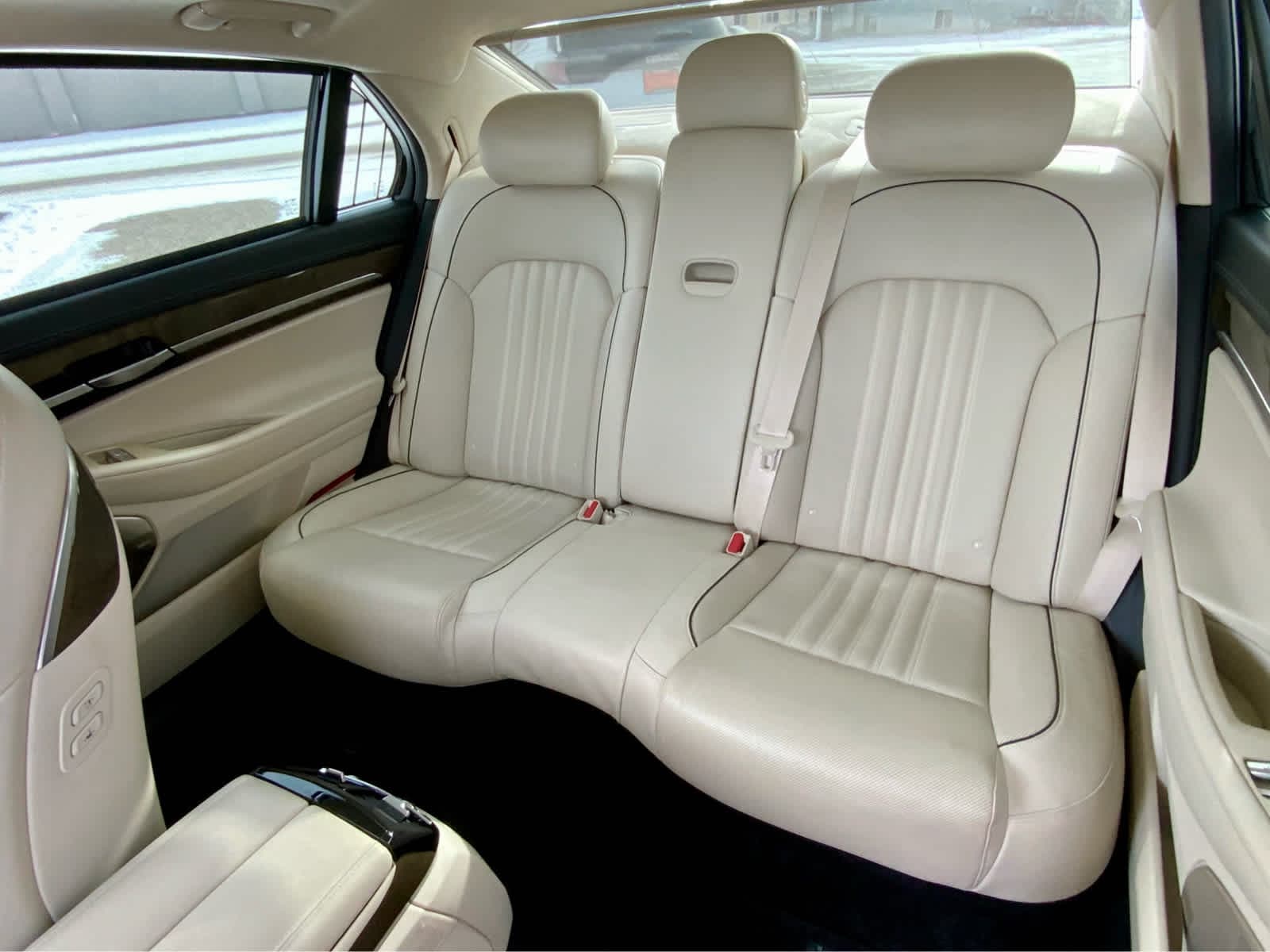 Thumbnail: 2017 Genesis G90 - 27