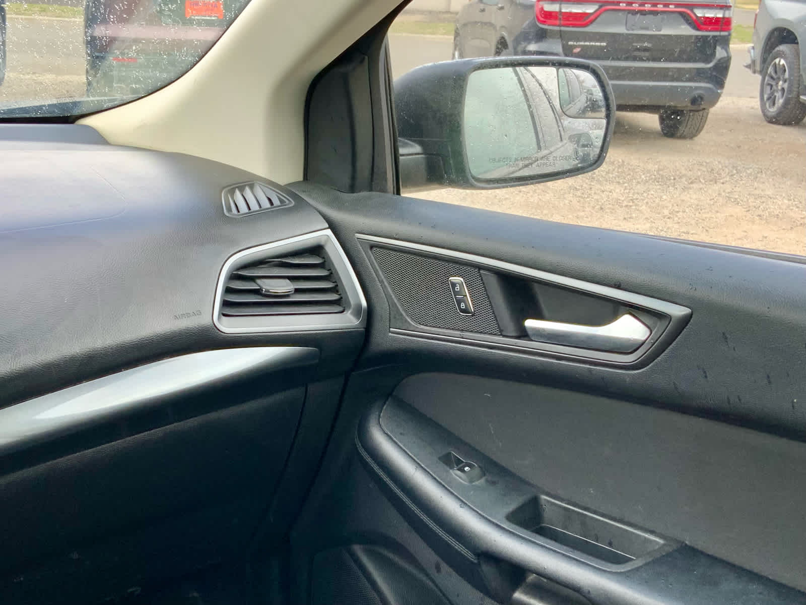 Thumbnail: 2015 Ford Edge - 32