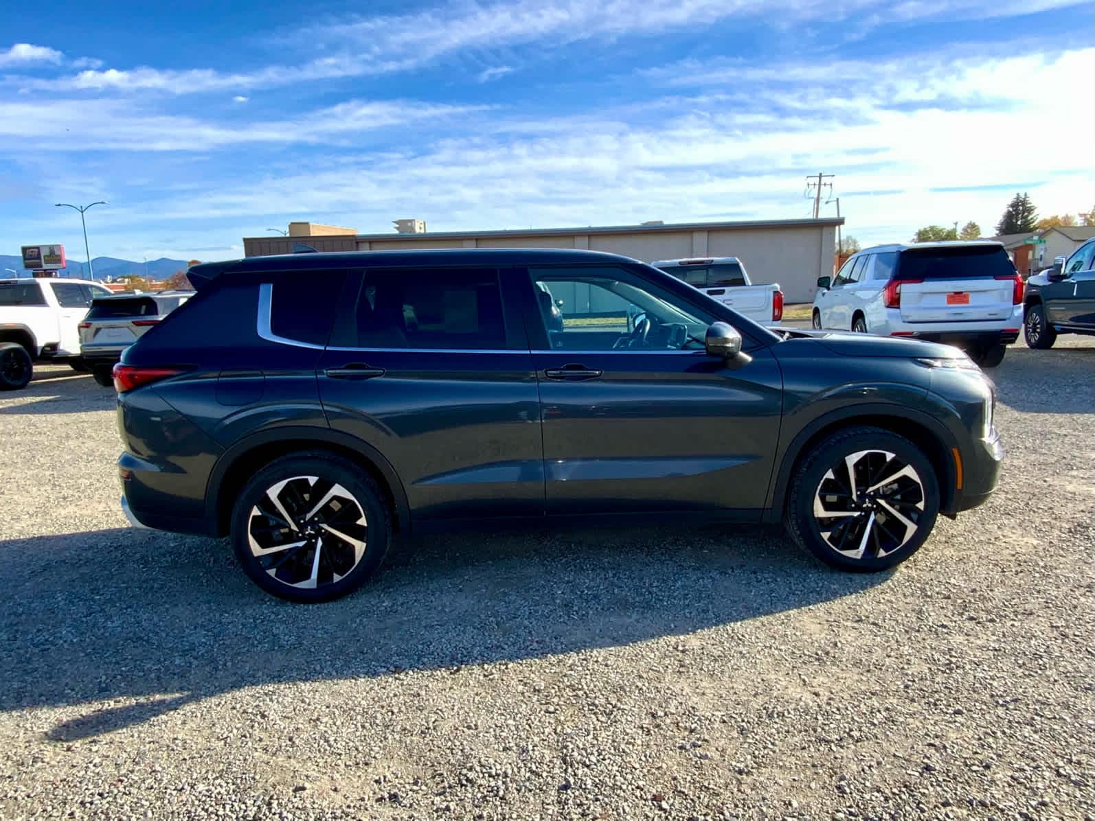 Thumbnail: 2024 Mitsubishi Outlander - 5