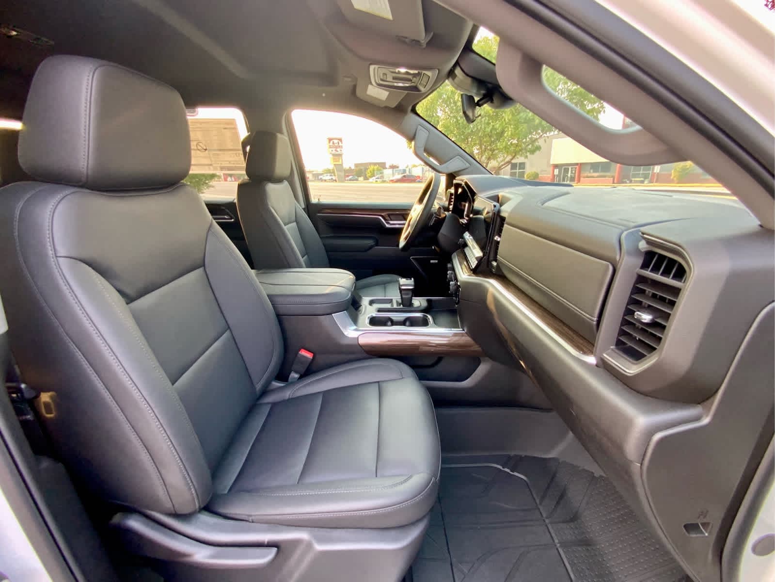 Thumbnail: 2026 Chevrolet Silverado 1500 - 27