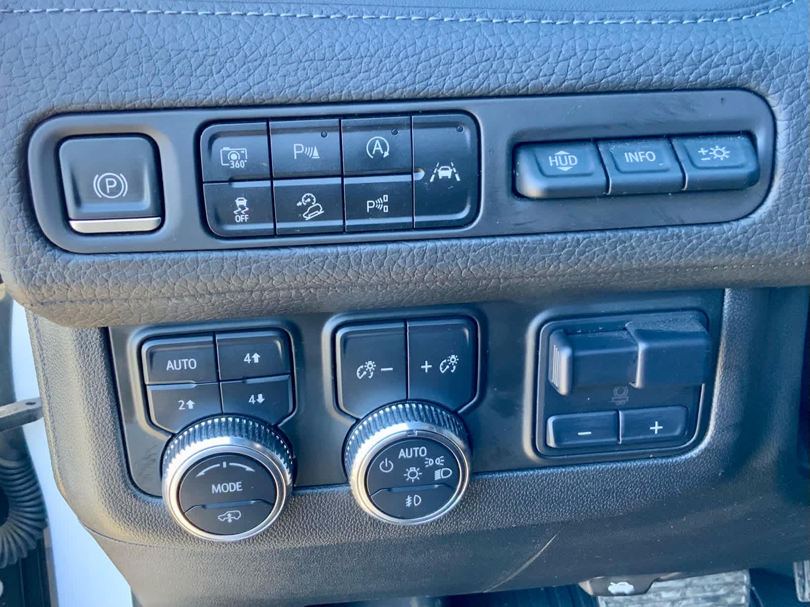 Thumbnail: 2023 GMC Yukon - 45